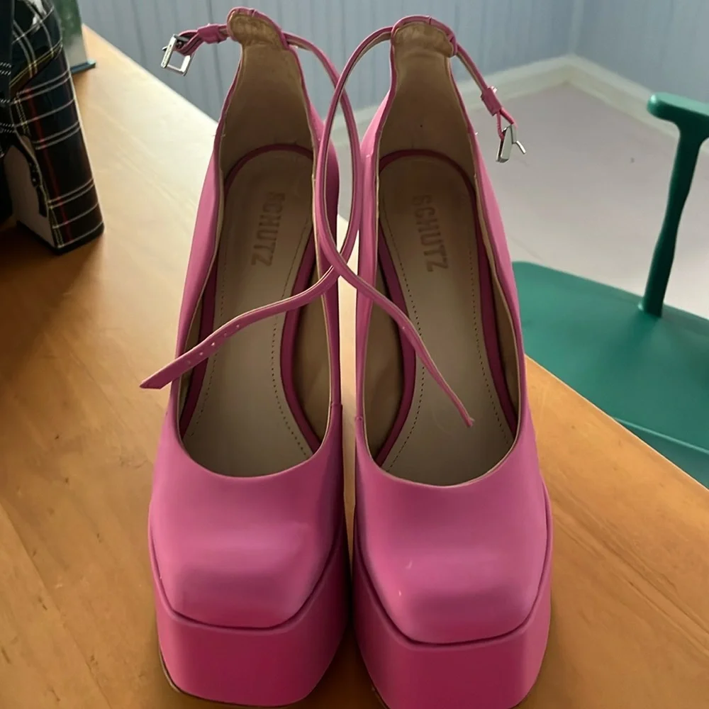 💗Schultz 💕platform pink heels 7.5 women’s❤️